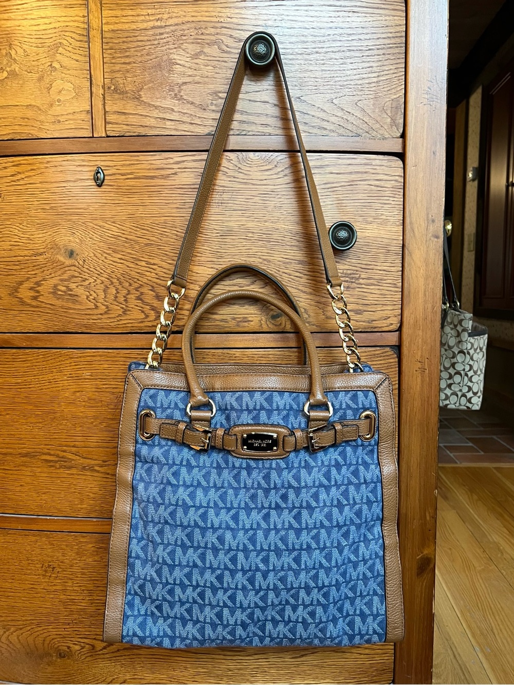 Michael Kors Large Hamilton Frame Out Monogram Denim Tote & Wallet Set - Picture 9 of 13